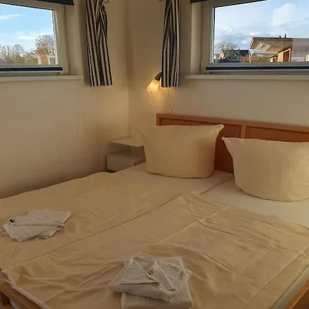 Hausboot In Am Bodden Botel Kröslin