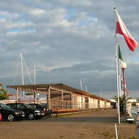 Botel Hausboot In Am Bodden *